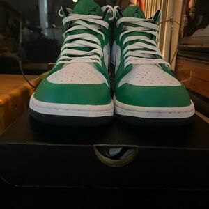 Air Jordan 1 Mid 'Lucky Green'